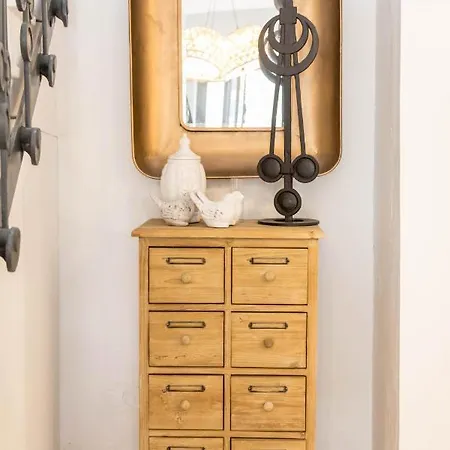 Maison Reina Bed & Breakfast 3*